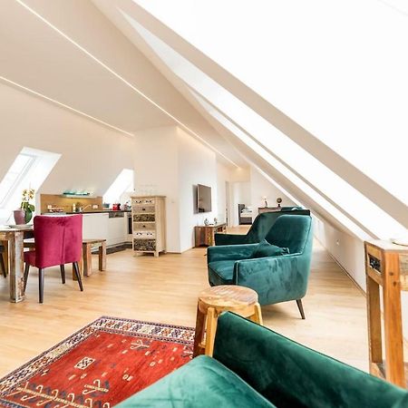 Grosse Dachgeschosswohnung Im Herzen Von Грац Екстериор снимка