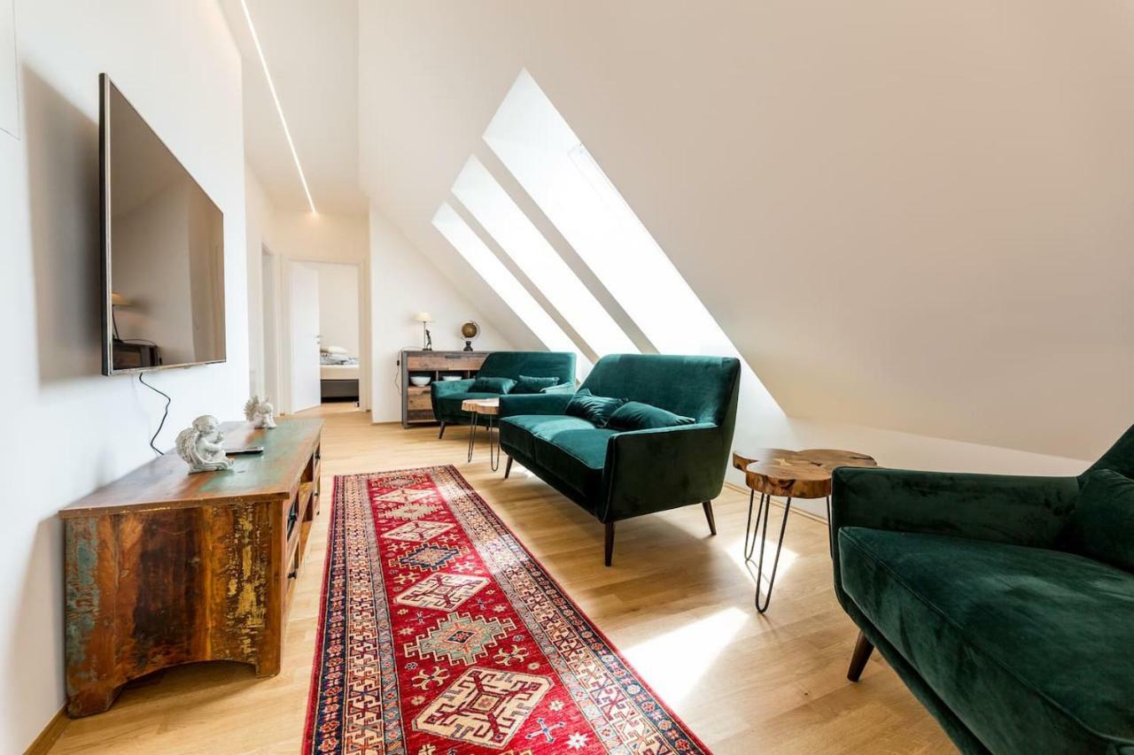 Grosse Dachgeschosswohnung Im Herzen Von Грац Екстериор снимка