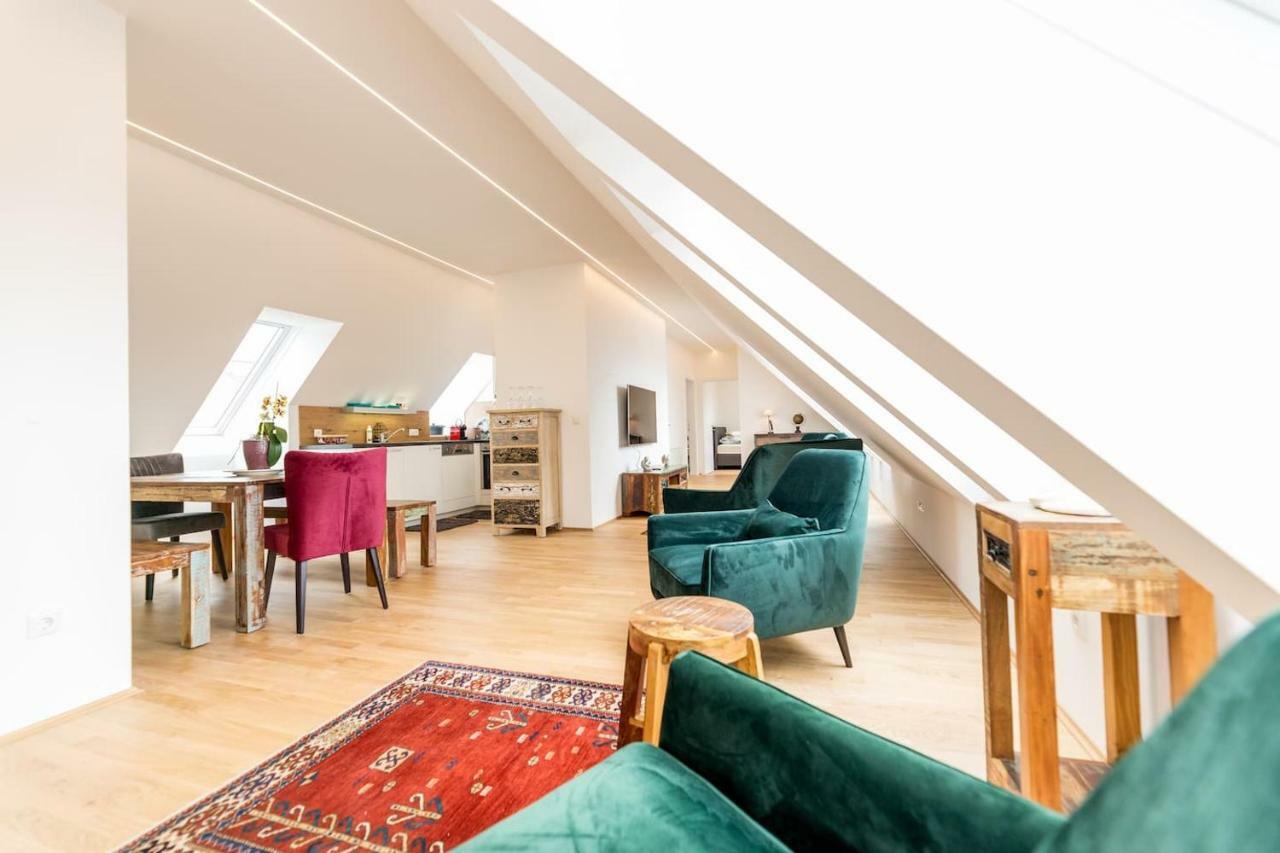 Grosse Dachgeschosswohnung Im Herzen Von Грац Екстериор снимка