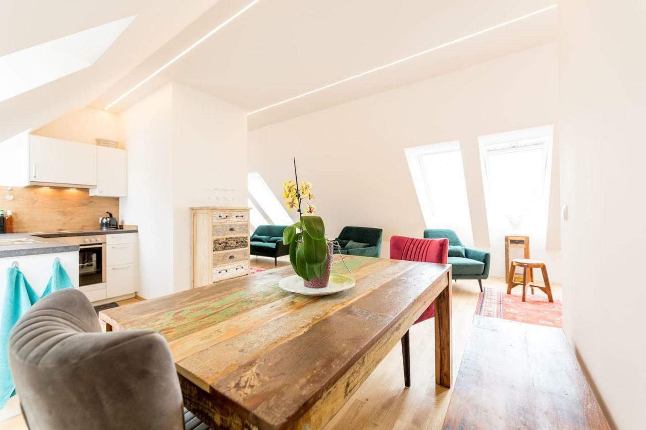 Grosse Dachgeschosswohnung Im Herzen Von Грац Екстериор снимка
