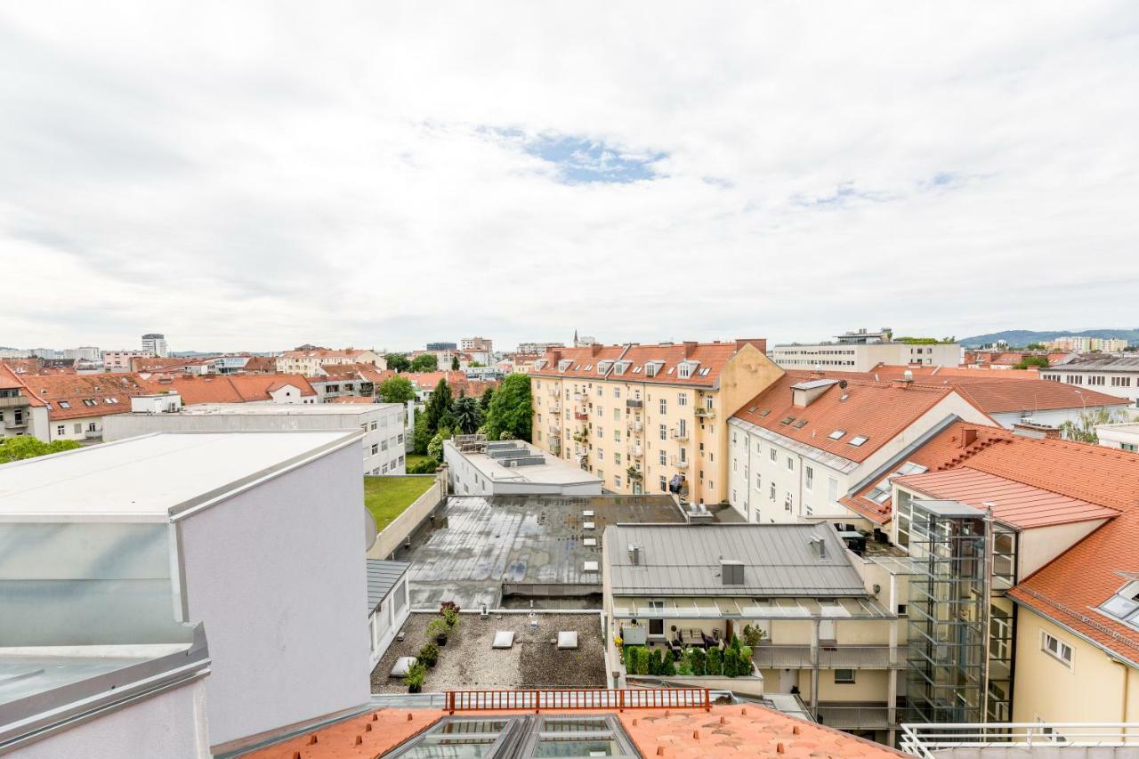 Grosse Dachgeschosswohnung Im Herzen Von Грац Екстериор снимка