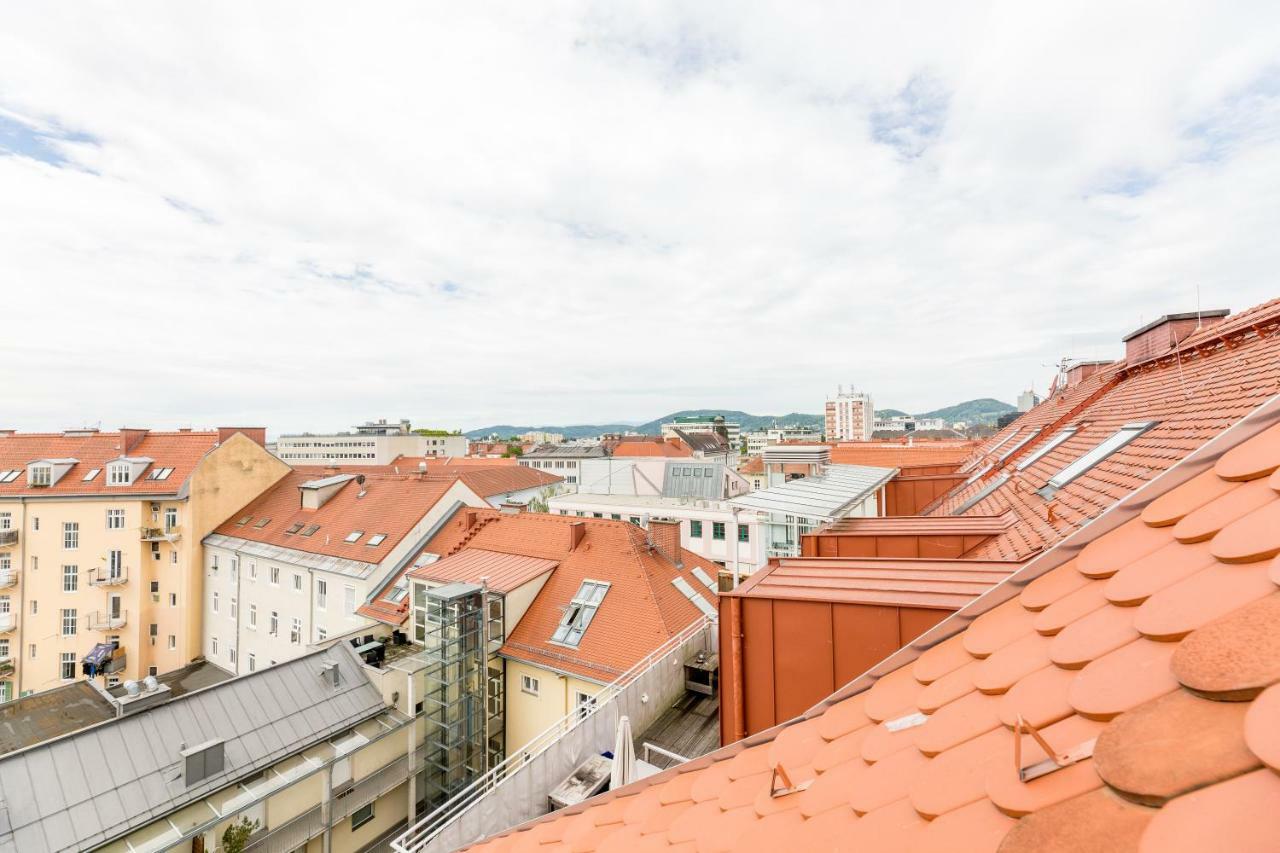 Grosse Dachgeschosswohnung Im Herzen Von Грац Екстериор снимка