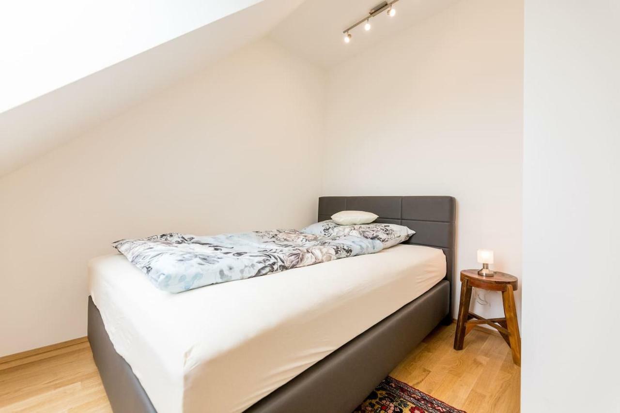 Grosse Dachgeschosswohnung Im Herzen Von Грац Екстериор снимка