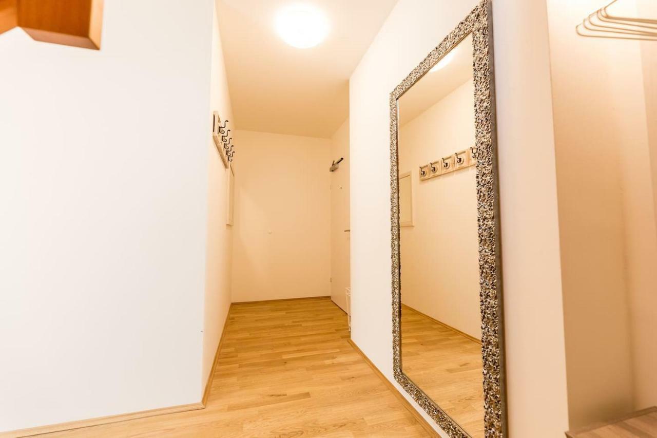 Grosse Dachgeschosswohnung Im Herzen Von Грац Екстериор снимка