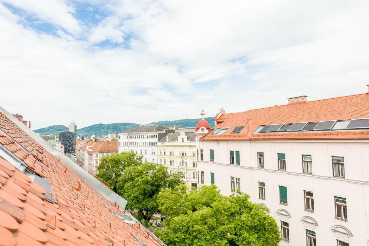 Grosse Dachgeschosswohnung Im Herzen Von Грац Екстериор снимка