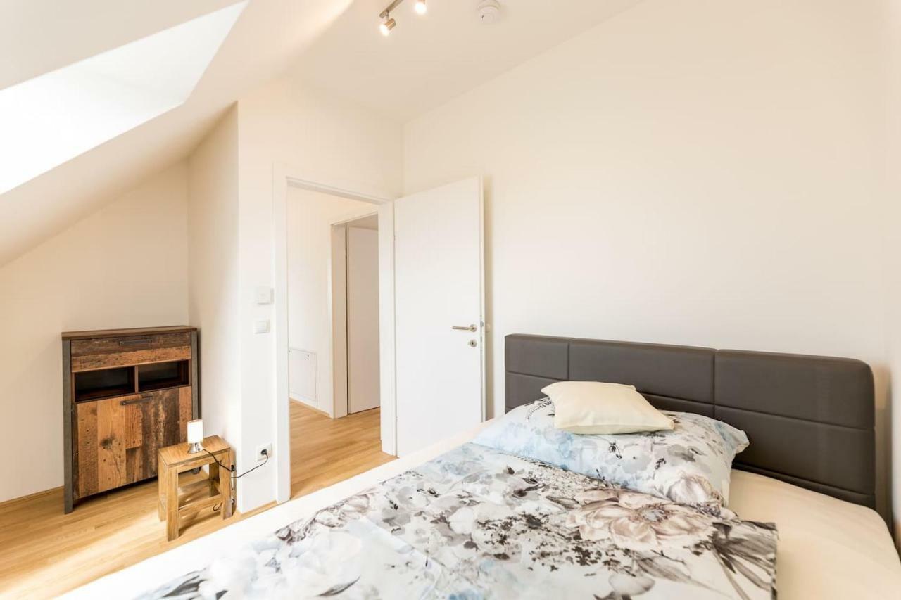 Grosse Dachgeschosswohnung Im Herzen Von Грац Екстериор снимка
